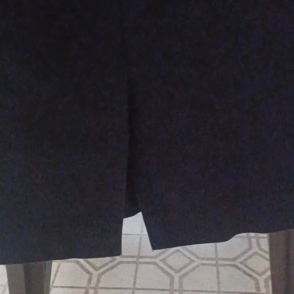 SIZE 10 LUZ CLAIBORNE BLACK SKIRT - Picture 3 of 3